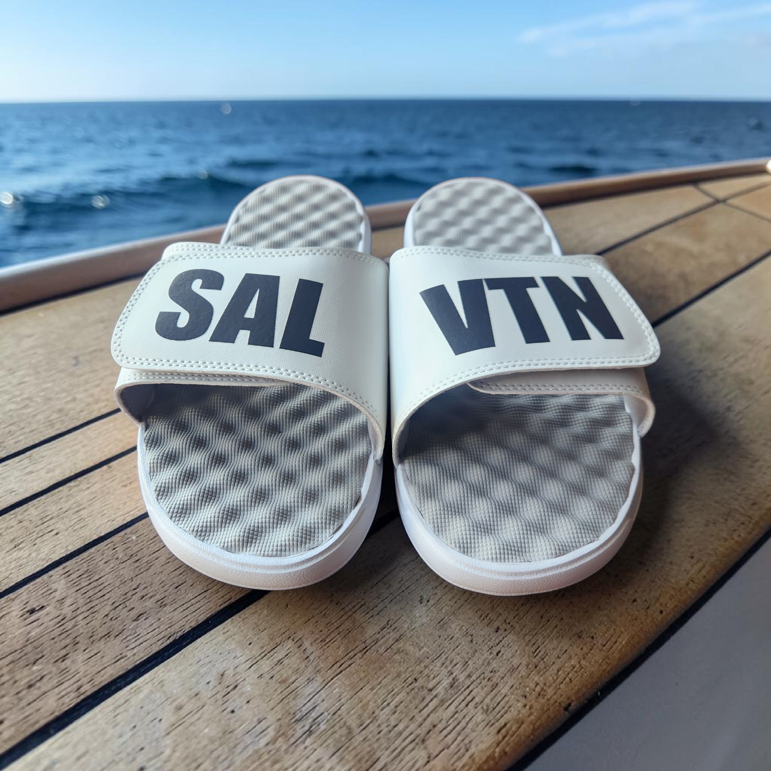SALVTN SLIDES (WHITE/BLCK)