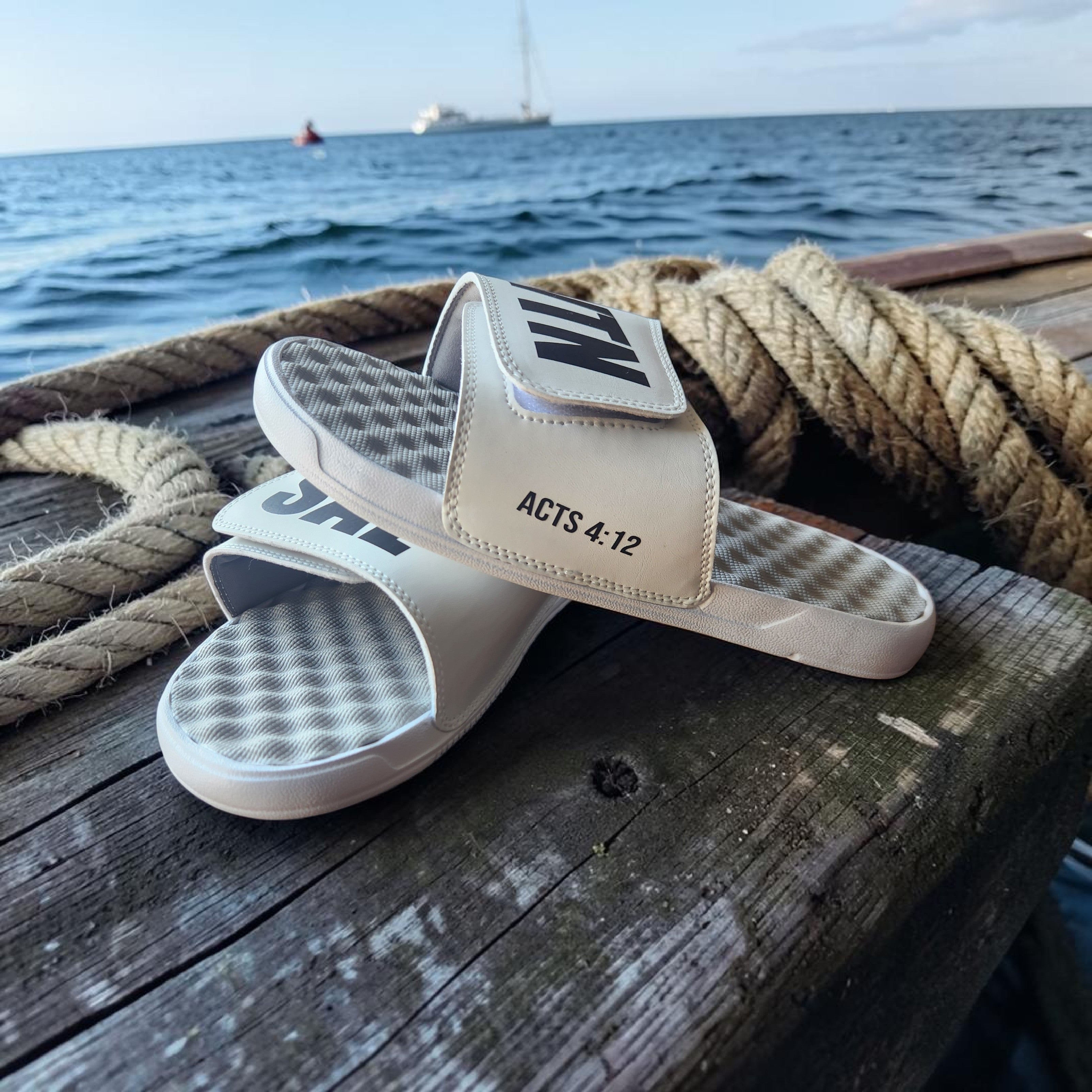 SALVTN SLIDES (WHITE/BLCK)